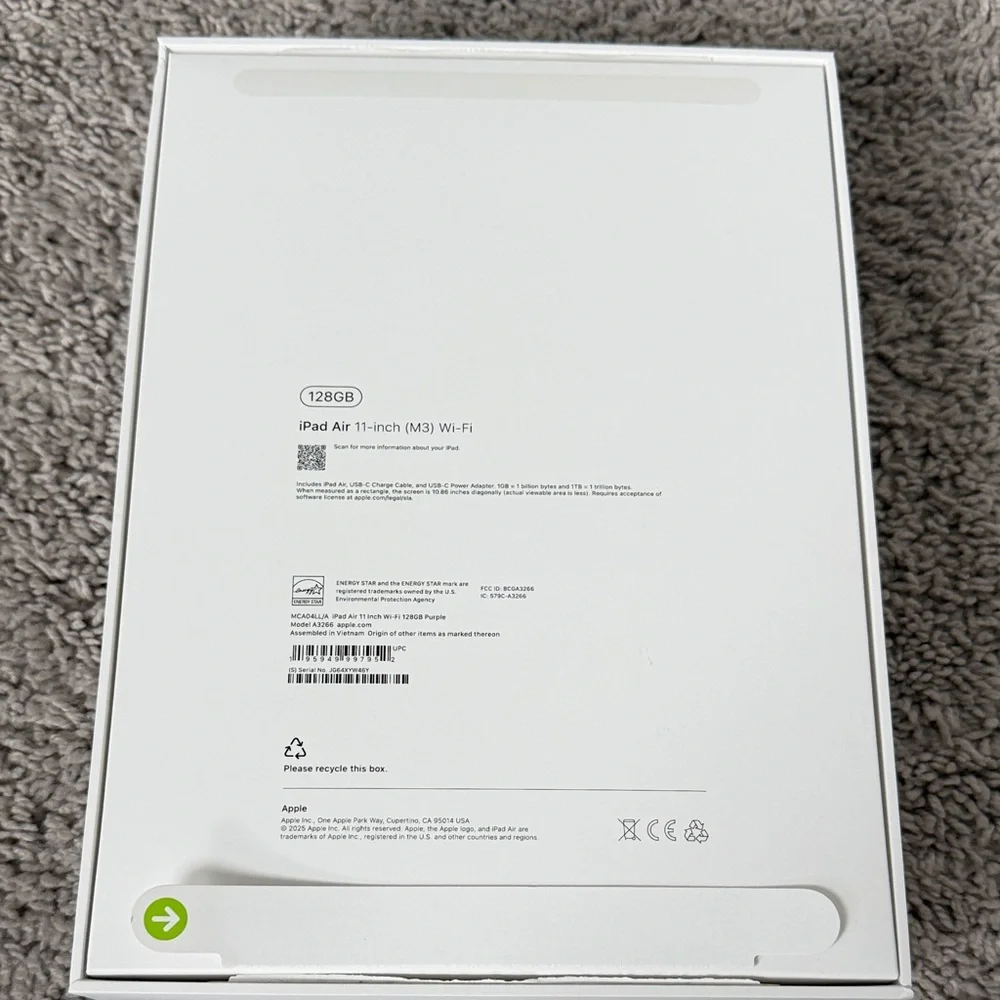 Apple iPad and Keyboard boxes